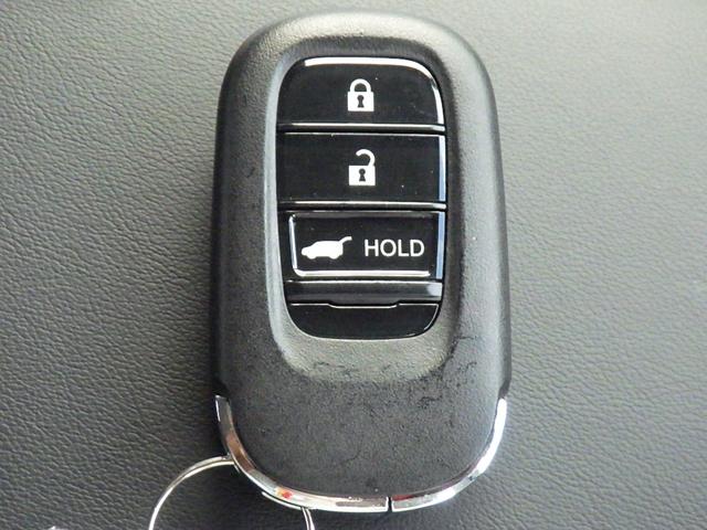 ★スマートキー★キーを携帯しているだけでカギの開け閉めからエンジン始動までできるスマートキー！キーを取り出す必要がないので楽チンです☆