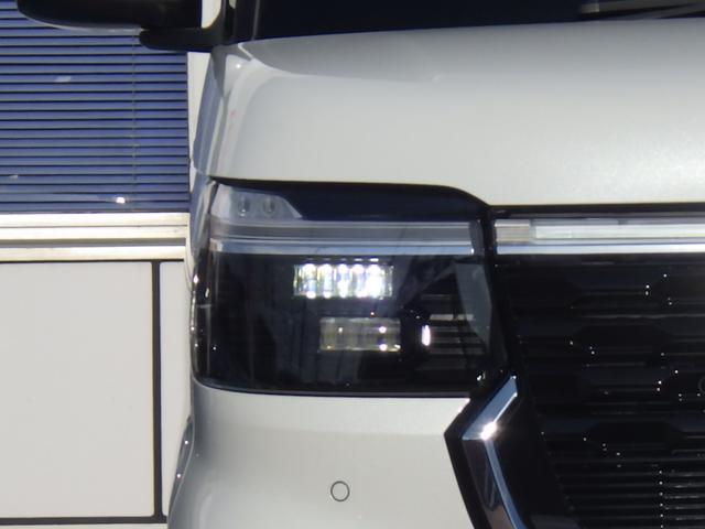 ★ＬＥＤヘッドライト搭載★白っぽく光る明るく省電力なＬＥＤライト！先進的な白い輝きでフロントフェースを引き締めます☆