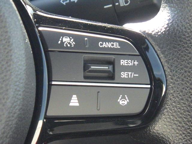 ★クルーズコントロール★高速道路などでアクセルを操作しなくても一定速度で走行可能な『クルーズコントロール』付きです！ロングドライブがとても楽になります♪