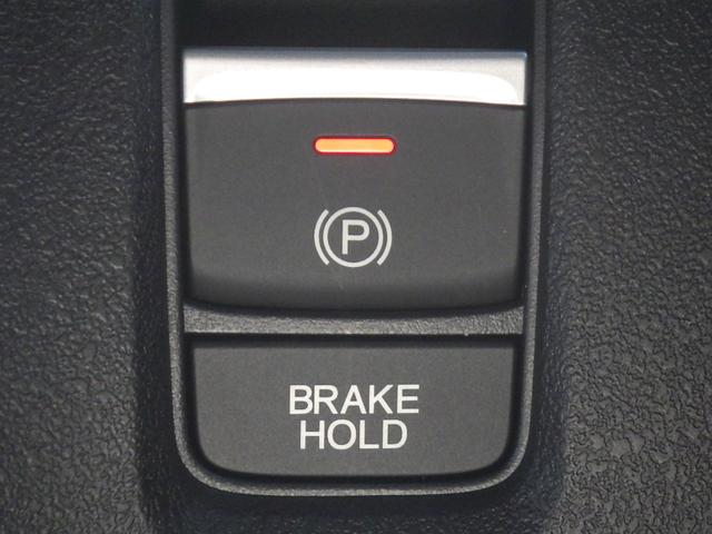 ★ブレーキホールド★ブレーキペダルを離しても停車し続けてくれる機能♪ちょっとした信号待ちなど街中を走るときにあると嬉しいですね↑↑（＊＾−＾＊）