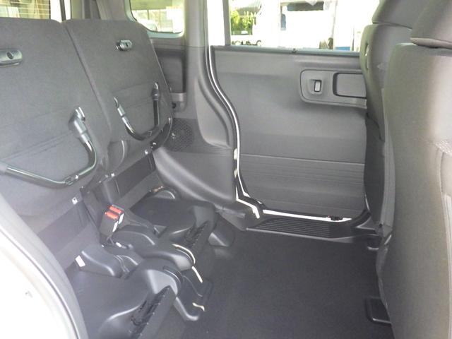 ★リアシート★座面を上に上げると更に大きな荷物、大容量の荷物を積み込むことが出来ます（＾＾♪空間を有効活用できますね！