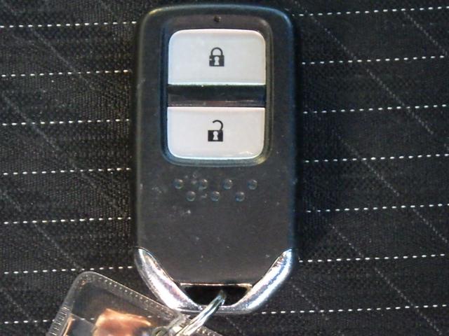 フィットハイブリッド Sホンダセンシング 純正8インチナビVXM-197VFEi ETC 純正アルミ バックモニター 衝突軽減ブレーキ LEDヘッドライト(19枚目)