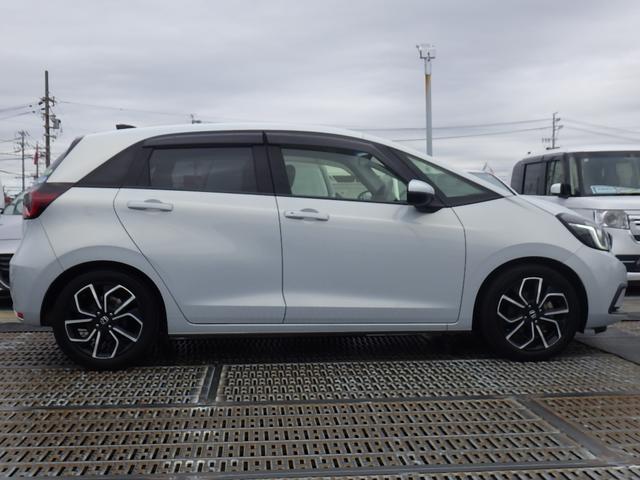 フィット ホーム　純正９インチナビＶＸＵ－２１５ＦＴｉ　ＥＴＣ　バックモニター　ＬＥＤヘッドライト　衝突軽減ブレーキ　Ｂｌｕｅｔｏｏｔｈ接続可（6枚目）