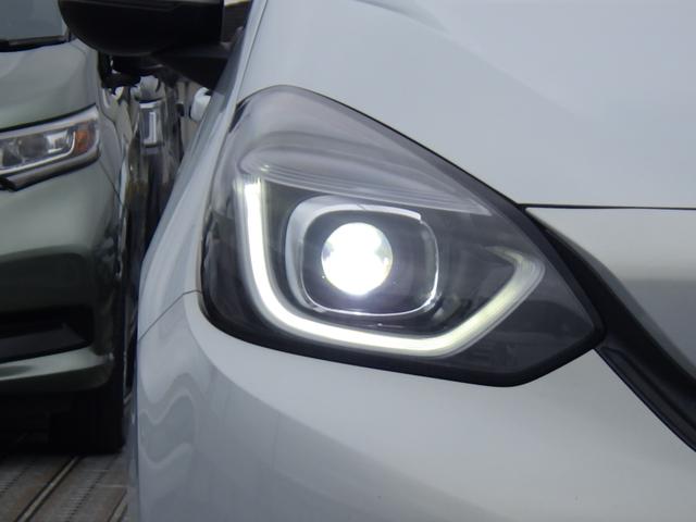 フィット ホーム　純正９インチナビＶＸＵ－２１５ＦＴｉ　ＥＴＣ　バックモニター　ＬＥＤヘッドライト　衝突軽減ブレーキ　Ｂｌｕｅｔｏｏｔｈ接続可（11枚目）