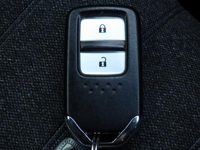 フィット ホーム　純正９インチナビＶＸＵ－２１５ＦＴｉ　ＥＴＣ　バックモニター　ＬＥＤヘッドライト　衝突軽減ブレーキ　Ｂｌｕｅｔｏｏｔｈ接続可（21枚目）