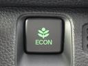 ★ECONスイッチ★スイッチをONにすると、エンジンやエアコンなどクルマ全体の動きを低燃費モードに!燃費をよくするようクルマが頑張ります☆