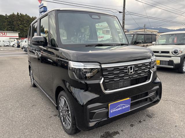 Ｎ－ＢＯＸカスタム ターボ　届出済未使用車　ターボ車　ホンダセンシング　両側パワースライドドア　前席シートヒーター　ハーフレザーシート　バックカメラ　ＬＥＤヘッドライト　ＡＣＣ　純正アルミ　オートハイビーム　スマートキー２個（4枚目）