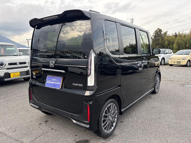 Ｎ－ＢＯＸカスタム ターボ　届出済未使用車　ターボ車　ホンダセンシング　両側パワースライドドア　前席シートヒーター　ハーフレザーシート　バックカメラ　ＬＥＤヘッドライト　ＡＣＣ　純正アルミ　オートハイビーム　スマートキー２個（6枚目）