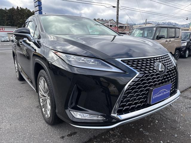 ＲＸ ＲＸ３００　バージョンＬ　セーフティセンス　純正ナビ　地デジＴＶ　ＢＴ　パノラミックビューモニター　ＥＴＣ２．０　ＨＵＤ　パワーバックドア　後席モニタ　ＢＳＭ　ＭＯＰ２０インチＡＷ　シートヒーター　ベンチレーション　本革シート（4枚目）