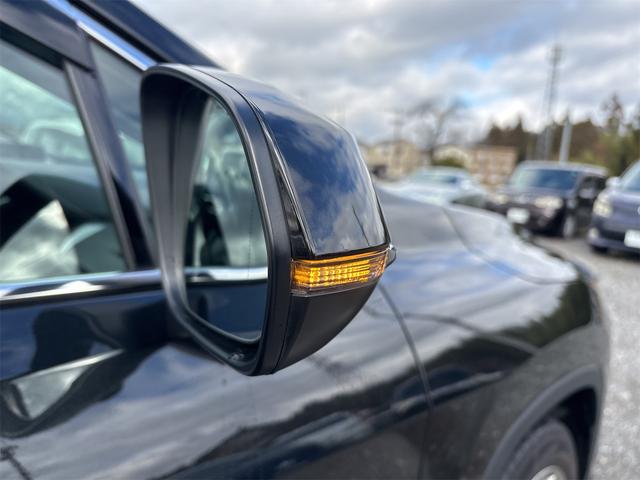 ＲＸ ＲＸ３００　バージョンＬ　セーフティセンス　純正ナビ　地デジＴＶ　ＢＴ　パノラミックビューモニター　ＥＴＣ２．０　ＨＵＤ　パワーバックドア　後席モニタ　ＢＳＭ　ＭＯＰ２０インチＡＷ　シートヒーター　ベンチレーション　本革シート（13枚目）