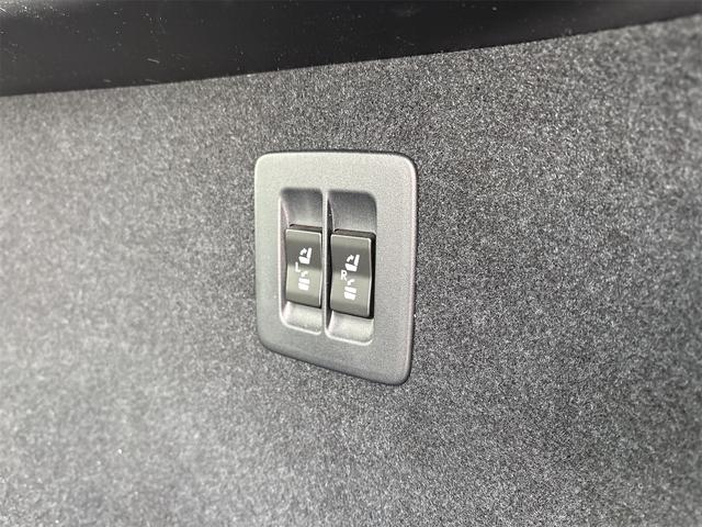 ＲＸ ＲＸ３００　バージョンＬ　セーフティセンス　純正ナビ　地デジＴＶ　ＢＴ　パノラミックビューモニター　ＥＴＣ２．０　ＨＵＤ　パワーバックドア　後席モニタ　ＢＳＭ　ＭＯＰ２０インチＡＷ　シートヒーター　ベンチレーション　本革シート（28枚目）