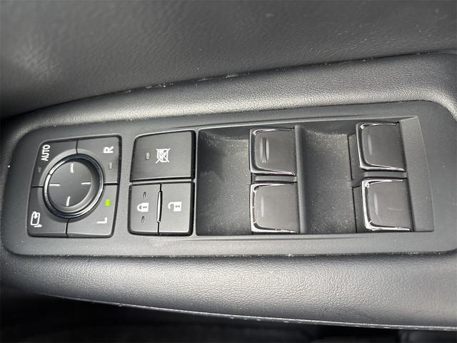 ＲＸ ＲＸ３００　バージョンＬ　セーフティセンス　純正ナビ　地デジＴＶ　ＢＴ　パノラミックビューモニター　ＥＴＣ２．０　ＨＵＤ　パワーバックドア　後席モニタ　ＢＳＭ　ＭＯＰ２０インチＡＷ　シートヒーター　ベンチレーション　本革シート（50枚目）