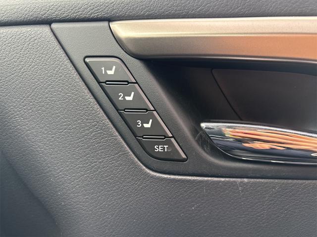 ＲＸ ＲＸ３００　バージョンＬ　セーフティセンス　純正ナビ　地デジＴＶ　ＢＴ　パノラミックビューモニター　ＥＴＣ２．０　ＨＵＤ　パワーバックドア　後席モニタ　ＢＳＭ　ＭＯＰ２０インチＡＷ　シートヒーター　ベンチレーション　本革シート（51枚目）