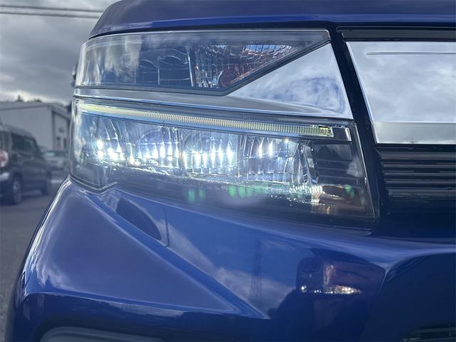 LEDヘッドライトで明るく、ナイトドライブも安心です。