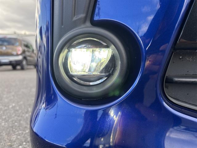 LEDフォグライト付。夜間や霧の運転時も安心です。