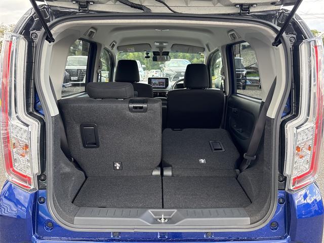 分割可倒式リヤシート。用途に合わせて色々シートアレンジ出来ます。