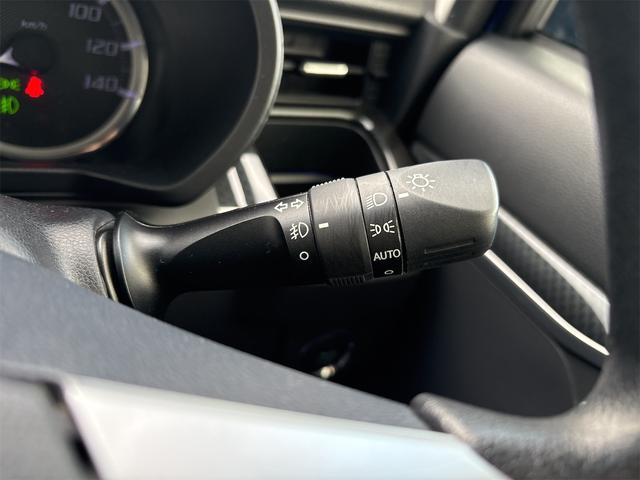 オートライト機能付。トンネル等でも自動で点灯・消灯します。