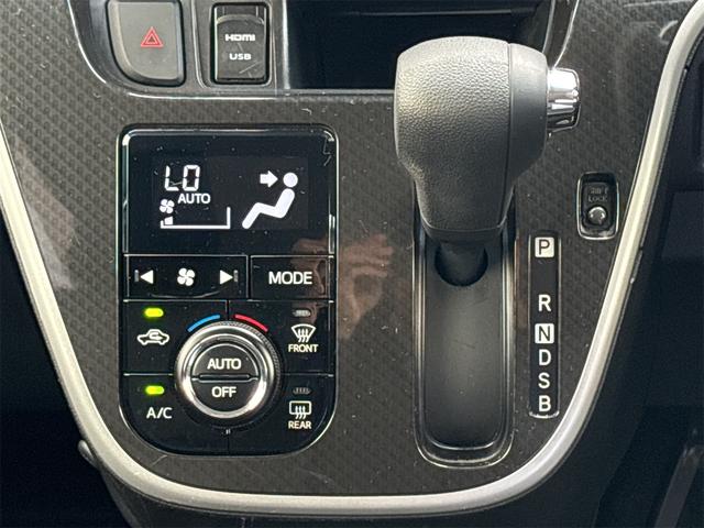 オートエアコン付で、四季を通して車内は快適です。