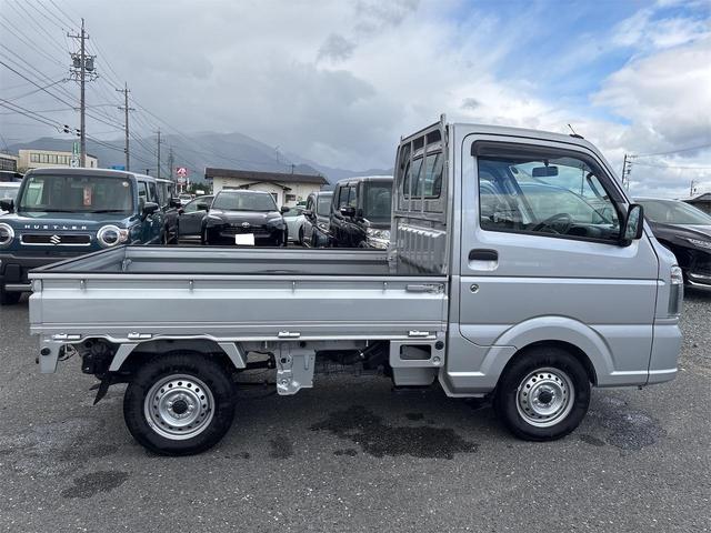 キャリイトラック KCエアコン・パワステ 4WD 5速ミッション車 エアコン パワステ オートライト 純正ラジオ 純正ドアバイザー ABS 荷台ゴムマット ゲートプロテクター 横滑り防止 フロアラバーマット 運転席・助手席エアバッグ(5枚目)