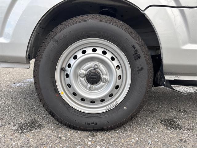 キャリイトラック KCエアコン・パワステ 4WD 5速ミッション車 エアコン パワステ オートライト 純正ラジオ 純正ドアバイザー ABS 荷台ゴムマット ゲートプロテクター 横滑り防止 フロアラバーマット 運転席・助手席エアバッグ(10枚目)