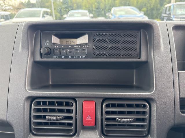 キャリイトラック KCエアコン・パワステ 4WD 5速ミッション車 エアコン パワステ オートライト 純正ラジオ 純正ドアバイザー ABS 荷台ゴムマット ゲートプロテクター 横滑り防止 フロアラバーマット 運転席・助手席エアバッグ(16枚目)