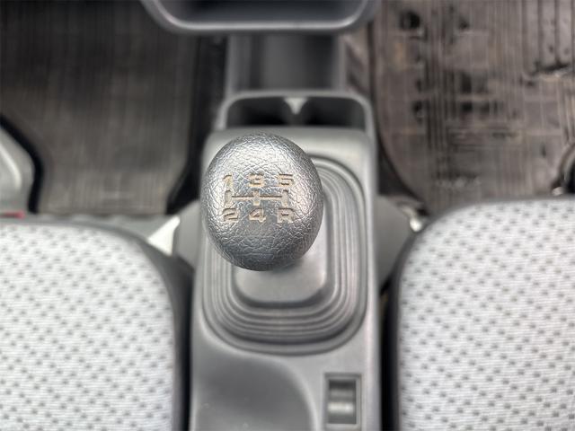 キャリイトラック KCエアコン・パワステ 4WD 5速ミッション車 エアコン パワステ オートライト 純正ラジオ 純正ドアバイザー ABS 荷台ゴムマット ゲートプロテクター 横滑り防止 フロアラバーマット 運転席・助手席エアバッグ(20枚目)