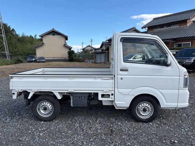 キャリイトラック KCスペシャル 走校距離少ない オートマ車 エアコン パワステ パワーウィンドウ 荷台マット ゲートプロテクター キーレス フロアラバーマット ドアバイザー エアバッグ AN/FMラジオデッキ(5枚目)