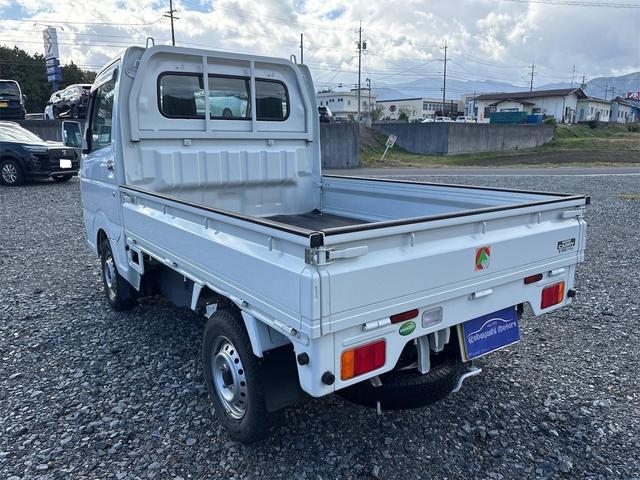 キャリイトラック KCスペシャル 走校距離少ない オートマ車 エアコン パワステ パワーウィンドウ 荷台マット ゲートプロテクター キーレス フロアラバーマット ドアバイザー エアバッグ AN/FMラジオデッキ(8枚目)