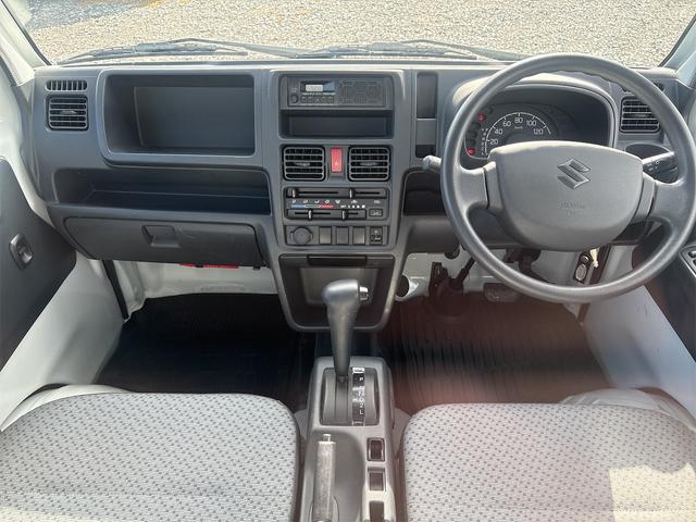 キャリイトラック KCスペシャル 走校距離少ない オートマ車 エアコン パワステ パワーウィンドウ 荷台マット ゲートプロテクター キーレス フロアラバーマット ドアバイザー エアバッグ AN/FMラジオデッキ(12枚目)