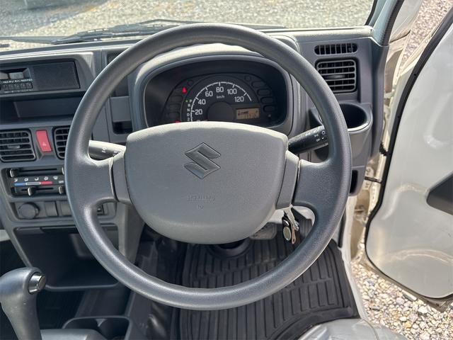 キャリイトラック KCスペシャル 走校距離少ない オートマ車 エアコン パワステ パワーウィンドウ 荷台マット ゲートプロテクター キーレス フロアラバーマット ドアバイザー エアバッグ AN/FMラジオデッキ(14枚目)