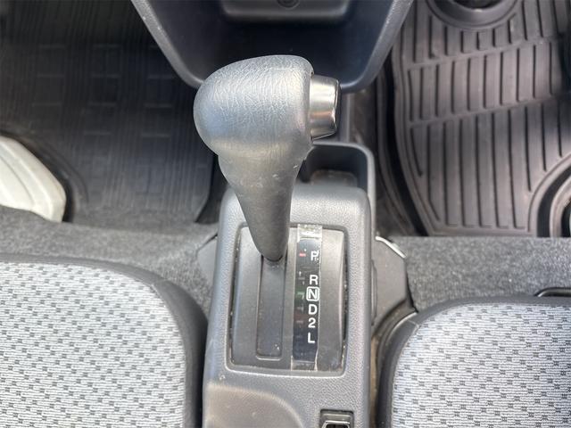 キャリイトラック KCスペシャル 走校距離少ない オートマ車 エアコン パワステ パワーウィンドウ 荷台マット ゲートプロテクター キーレス フロアラバーマット ドアバイザー エアバッグ AN/FMラジオデッキ(18枚目)