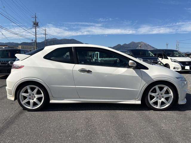 シビック タイプR ユーロ 6速ミッション車 タイプR専用シート HIDヘッドライト フォグライト 純正18インチアルミ キーレス プッシュスタート コーナーセンサー VSA(5枚目)