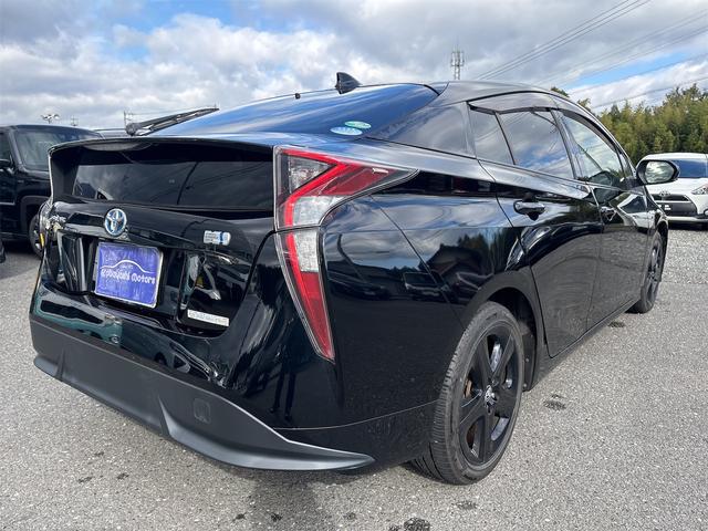 プリウス Ｓツーリングセレクション　セーフティセンス　純正９インチナビ　フルセグＴＶ　Ｂｌｕｅｔｏｏｔｈ　バックカメラ　ＥＴＣ　クルコン　ＬＥＤヘッドライト　前席シートヒーター　前後ドラレコ　レザーシート　純正アルミ　スマートキー２個（6枚目）