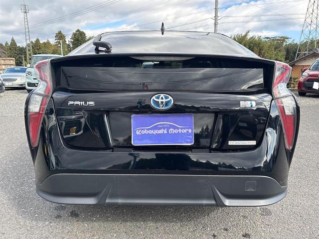 プリウス Ｓツーリングセレクション　セーフティセンス　純正９インチナビ　フルセグＴＶ　Ｂｌｕｅｔｏｏｔｈ　バックカメラ　ＥＴＣ　クルコン　ＬＥＤヘッドライト　前席シートヒーター　前後ドラレコ　レザーシート　純正アルミ　スマートキー２個（7枚目）