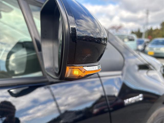 プリウス Ｓツーリングセレクション　セーフティセンス　純正９インチナビ　フルセグＴＶ　Ｂｌｕｅｔｏｏｔｈ　バックカメラ　ＥＴＣ　クルコン　ＬＥＤヘッドライト　前席シートヒーター　前後ドラレコ　レザーシート　純正アルミ　スマートキー２個（12枚目）