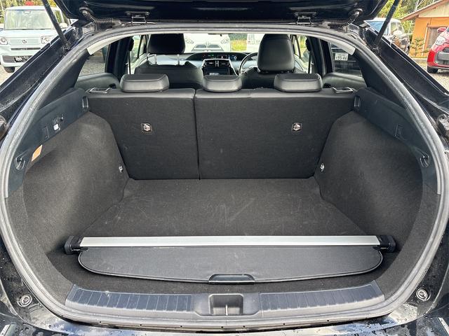 プリウス Ｓツーリングセレクション　セーフティセンス　純正９インチナビ　フルセグＴＶ　Ｂｌｕｅｔｏｏｔｈ　バックカメラ　ＥＴＣ　クルコン　ＬＥＤヘッドライト　前席シートヒーター　前後ドラレコ　レザーシート　純正アルミ　スマートキー２個（18枚目）