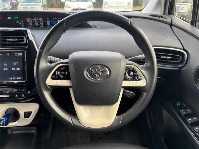 プリウス Ｓツーリングセレクション　セーフティセンス　純正９インチナビ　フルセグＴＶ　Ｂｌｕｅｔｏｏｔｈ　バックカメラ　ＥＴＣ　クルコン　ＬＥＤヘッドライト　前席シートヒーター　前後ドラレコ　レザーシート　純正アルミ　スマートキー２個（22枚目）