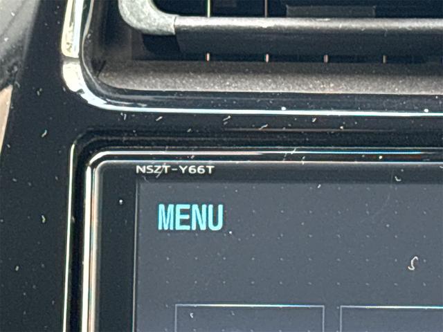 プリウス Ｓツーリングセレクション　セーフティセンス　純正９インチナビ　フルセグＴＶ　Ｂｌｕｅｔｏｏｔｈ　バックカメラ　ＥＴＣ　クルコン　ＬＥＤヘッドライト　前席シートヒーター　前後ドラレコ　レザーシート　純正アルミ　スマートキー２個（25枚目）