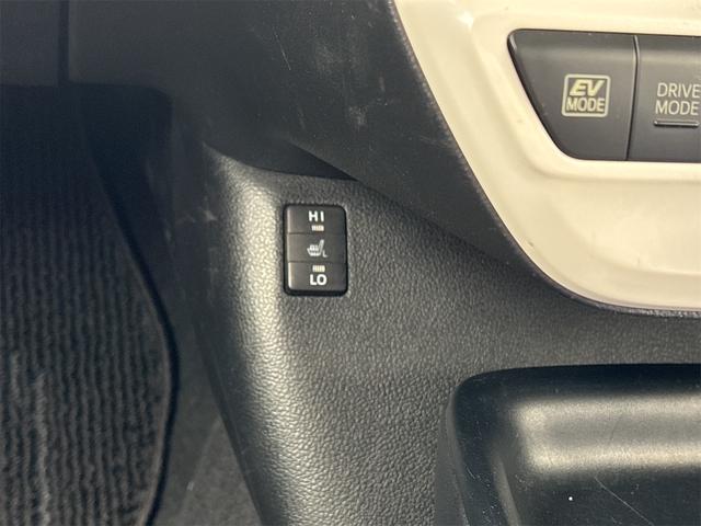 プリウス Ｓツーリングセレクション　セーフティセンス　純正９インチナビ　フルセグＴＶ　Ｂｌｕｅｔｏｏｔｈ　バックカメラ　ＥＴＣ　クルコン　ＬＥＤヘッドライト　前席シートヒーター　前後ドラレコ　レザーシート　純正アルミ　スマートキー２個（29枚目）