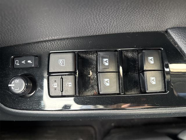 プリウス Ｓツーリングセレクション　セーフティセンス　純正９インチナビ　フルセグＴＶ　Ｂｌｕｅｔｏｏｔｈ　バックカメラ　ＥＴＣ　クルコン　ＬＥＤヘッドライト　前席シートヒーター　前後ドラレコ　レザーシート　純正アルミ　スマートキー２個（33枚目）