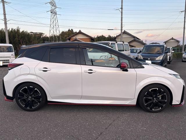 オーラ ニスモ　エマージェンシーブレーキ　純正９インチナビ　地デジＴＶ　ＢＴ　アラウンドビューモニター　プロパイロット　デジタルインナーミラー　ドラレコ　ＥＴＣ２．０　ワイヤレス充電　前席シート＆ステアリングヒーター（5枚目）