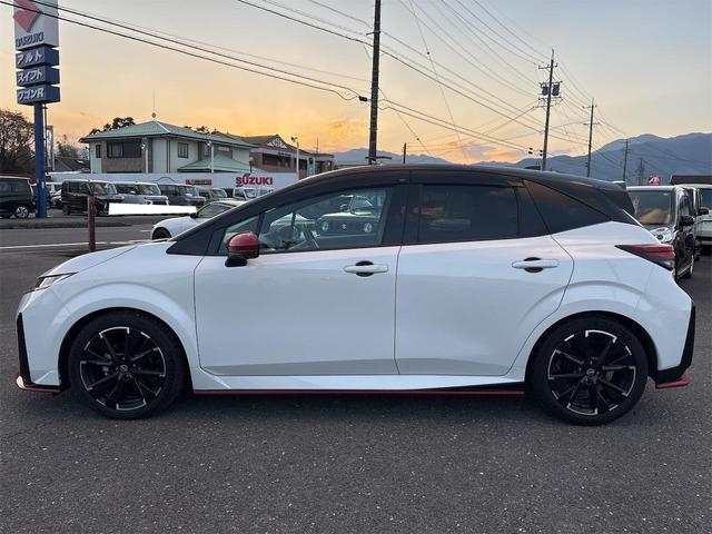 オーラ ニスモ　エマージェンシーブレーキ　純正９インチナビ　地デジＴＶ　ＢＴ　アラウンドビューモニター　プロパイロット　デジタルインナーミラー　ドラレコ　ＥＴＣ２．０　ワイヤレス充電　前席シート＆ステアリングヒーター（9枚目）