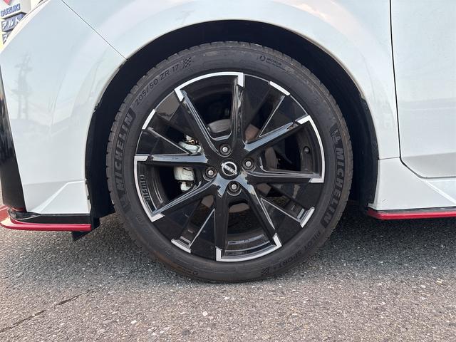 オーラ ニスモ　エマージェンシーブレーキ　純正９インチナビ　地デジＴＶ　ＢＴ　アラウンドビューモニター　プロパイロット　デジタルインナーミラー　ドラレコ　ＥＴＣ２．０　ワイヤレス充電　前席シート＆ステアリングヒーター（10枚目）