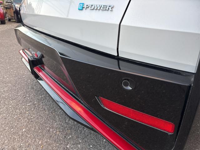 オーラ ニスモ　エマージェンシーブレーキ　純正９インチナビ　地デジＴＶ　ＢＴ　アラウンドビューモニター　プロパイロット　デジタルインナーミラー　ドラレコ　ＥＴＣ２．０　ワイヤレス充電　前席シート＆ステアリングヒーター（21枚目）