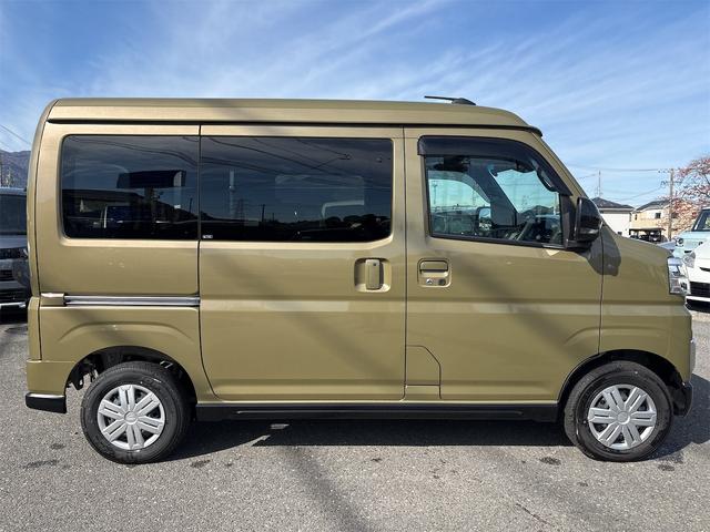 アトレー ＲＳ　届出済未使用車　４ＷＤ　ターボ車　両側パワースライドドア　バックカメラ　ＬＥＤヘッド＆フォグ　クルコン　オーバーヘッドシェルフ　プッシュスタート　スマートキー　純正マット　純正バイザー（5枚目）