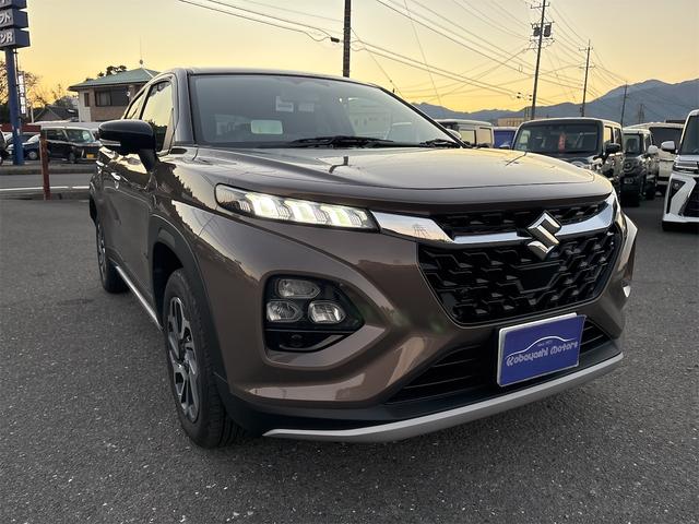 フロンクス ベースグレード　デュアルセンサーブレーキサポートＩＩ　全方位モニター付９インチナビ　フルセグＴＶ　ＢＴ　前席シート＆ステアリングヒーター　ＢＳＭ　ＨＵＤ　ハーフレザー　クルコン　ＬＥＤヘッド　ワイヤレス充電　スペア有（4枚目）