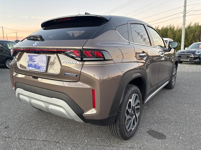 フロンクス ベースグレード　デュアルセンサーブレーキサポートＩＩ　全方位モニター付９インチナビ　フルセグＴＶ　ＢＴ　前席シート＆ステアリングヒーター　ＢＳＭ　ＨＵＤ　ハーフレザー　クルコン　ＬＥＤヘッド　ワイヤレス充電　スペア有（6枚目）