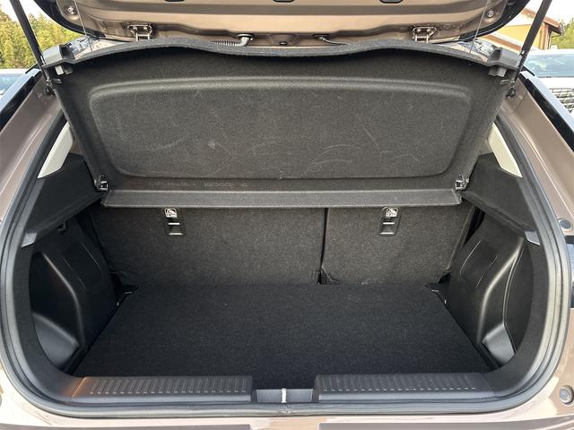 フロンクス ベースグレード　デュアルセンサーブレーキサポートＩＩ　全方位モニター付９インチナビ　フルセグＴＶ　ＢＴ　前席シート＆ステアリングヒーター　ＢＳＭ　ＨＵＤ　ハーフレザー　クルコン　ＬＥＤヘッド　ワイヤレス充電　スペア有（23枚目）