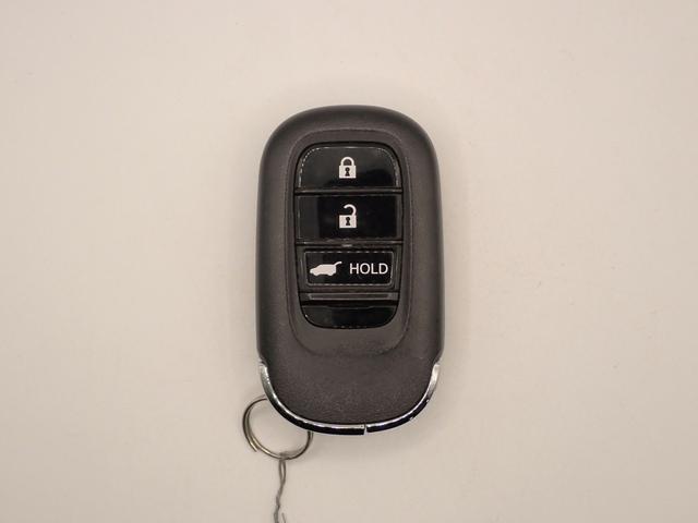 ヴェゼル ｅ：ＨＥＶＺ　ギャザズ９インチＳＤナビ　フルセグＴＶ　ＣＤ＆ＤＶＤ再生　ブルートゥース　Ｂカメラ　ＥＴＣ車載器　Ｐセンサー　ＬＥＤオートライト　ワンオーナー　シートヒーター　ステアリングヒーター　Ｐテールゲート（9枚目）