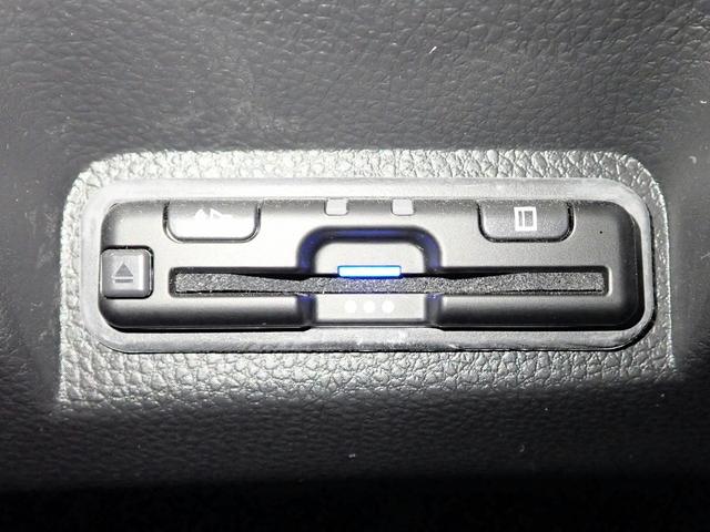 ヴェゼル ｅ：ＨＥＶＺ　ギャザズ９インチＳＤナビ　フルセグＴＶ　ＣＤ＆ＤＶＤ再生　ブルートゥース　Ｂカメラ　ＥＴＣ車載器　Ｐセンサー　ＬＥＤオートライト　ワンオーナー　シートヒーター　ステアリングヒーター　Ｐテールゲート（10枚目）